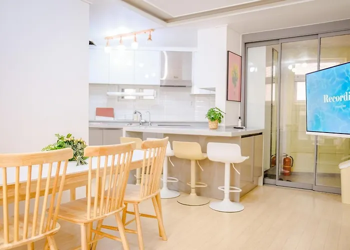 Seongsan Atelier Villa